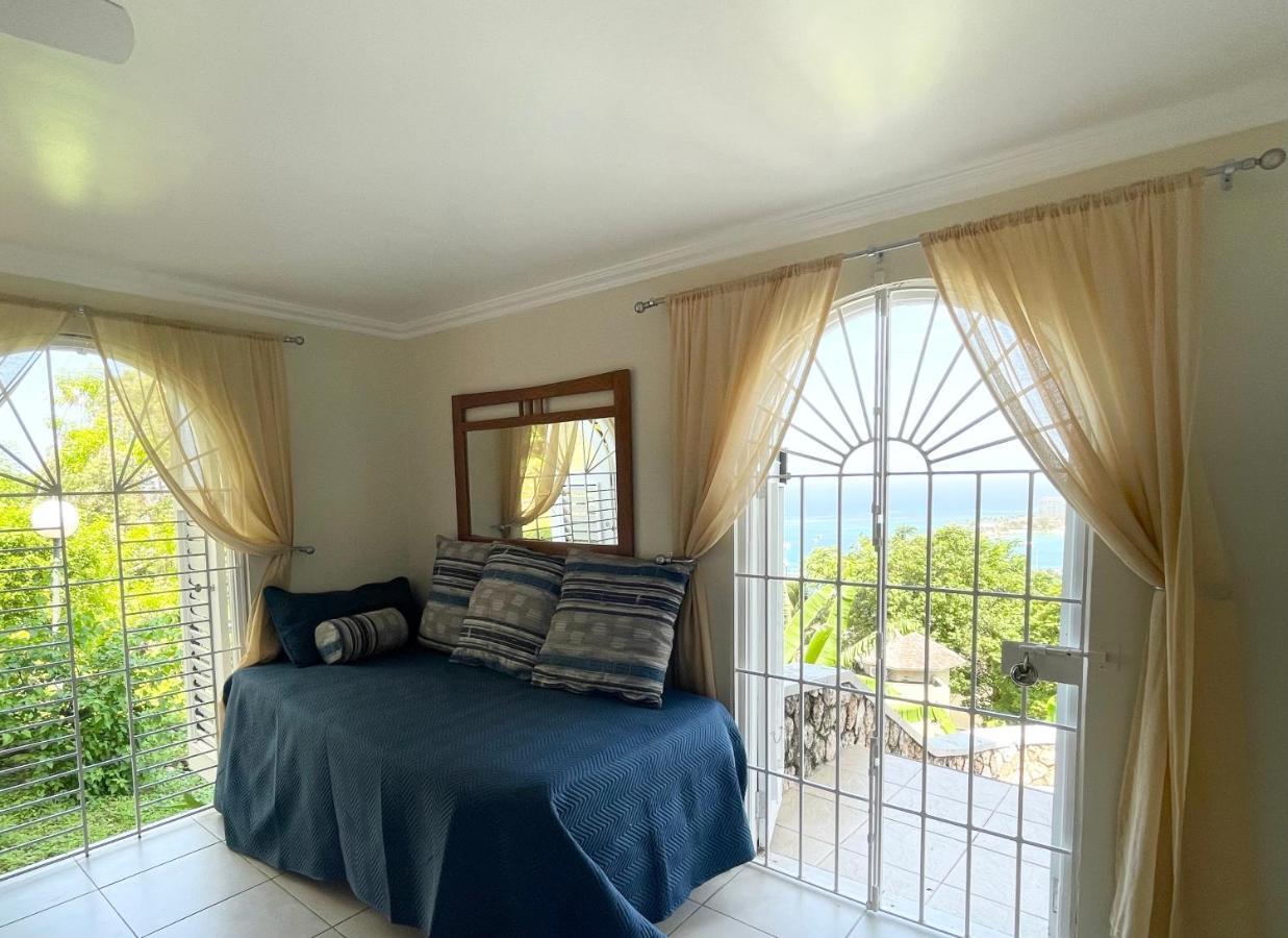 Hummingbird Retreat - Luxury Oceanview Apt, 7-Minute Walk To Beach Очо-Ріос Екстер'єр фото