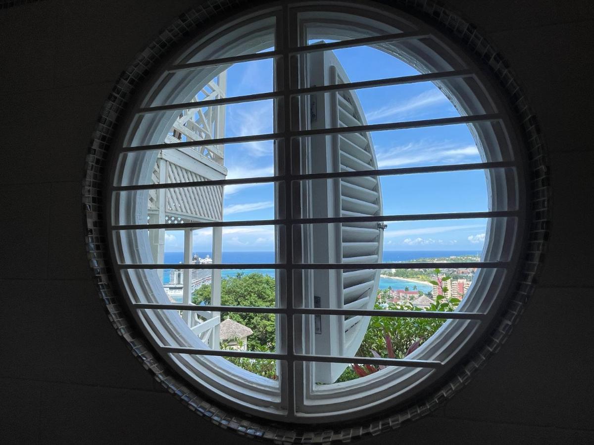 Hummingbird Retreat - Luxury Oceanview Apt, 7-Minute Walk To Beach Очо-Ріос Екстер'єр фото