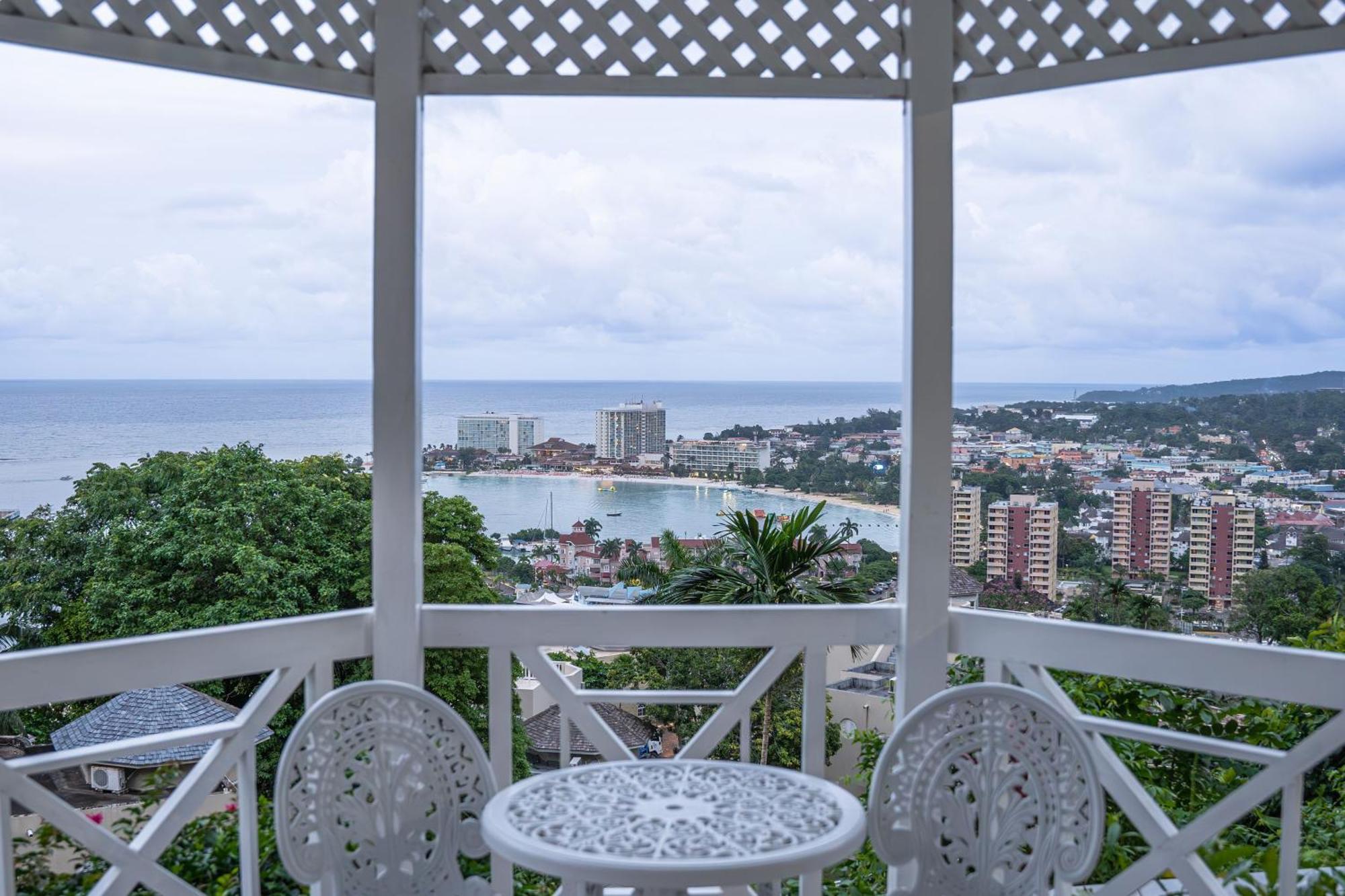 Hummingbird Retreat - Luxury Oceanview Apt, 7-Minute Walk To Beach Очо-Ріос Екстер'єр фото