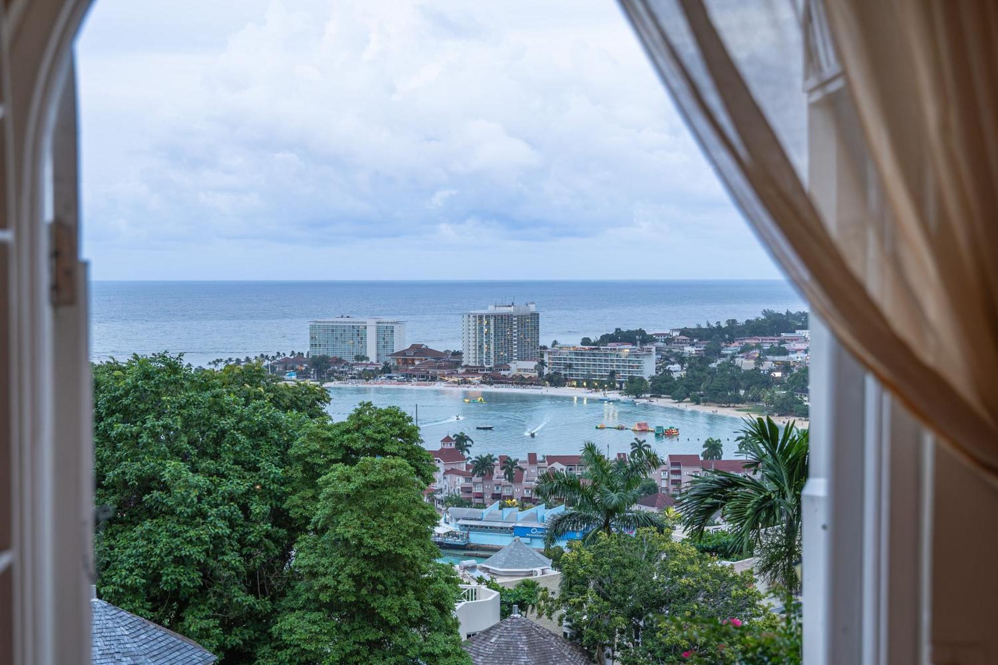 Hummingbird Retreat - Luxury Oceanview Apt, 7-Minute Walk To Beach Очо-Ріос Екстер'єр фото